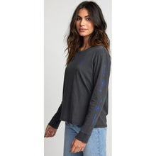 Load image into Gallery viewer, JESSE PALM LONG SLEEVE T-SHIRT

